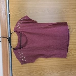 Women's maroon T shirt